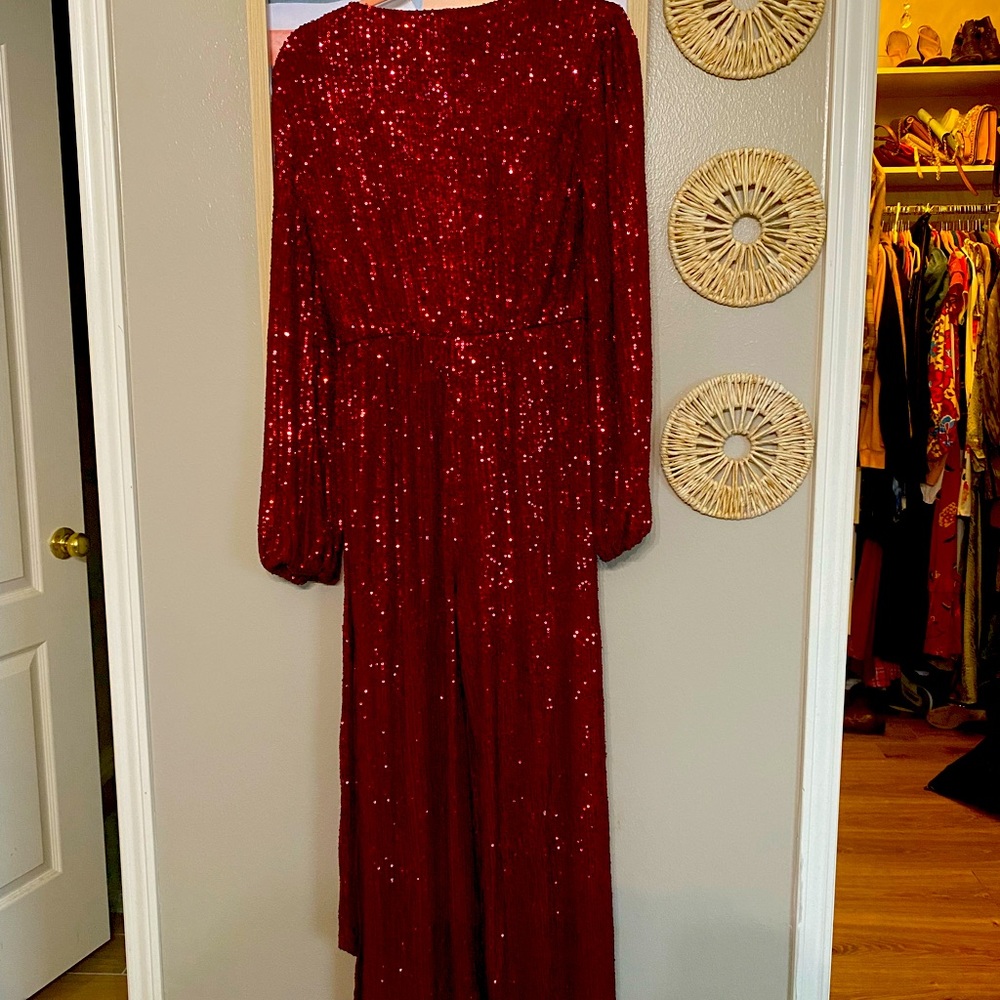 Size medium purchased from a boutique never worn romper